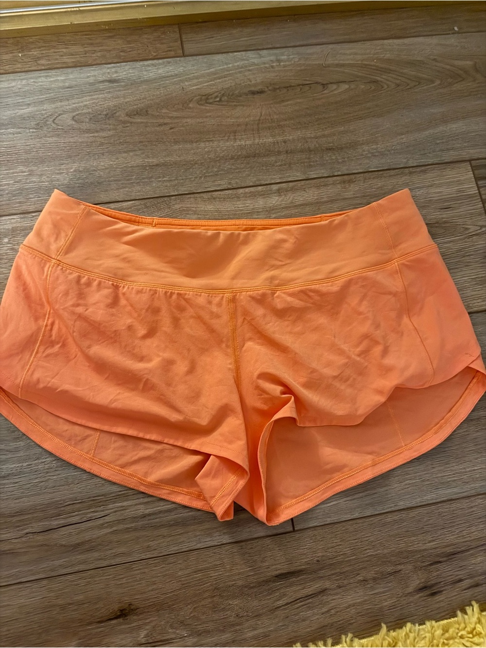 Lululemon Speed Up short 2.5” size 8
